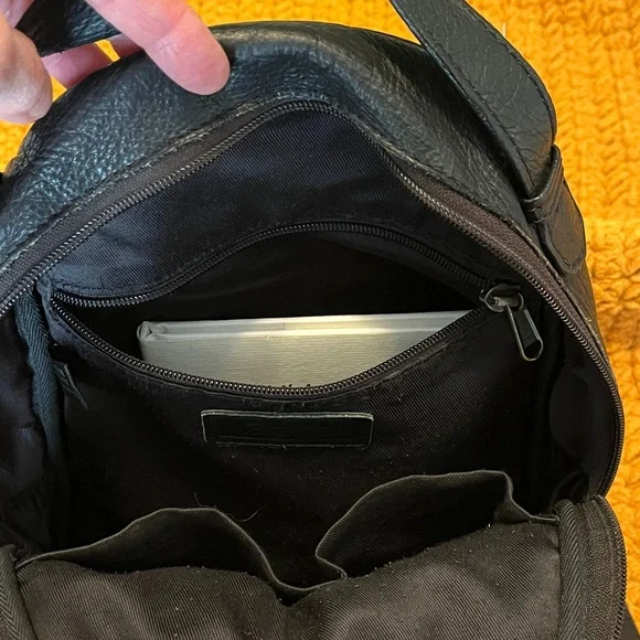 Born Black Leather Womens Purse/Backpack - Picture 6 of 8